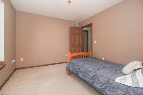 435 Pemberton Dr, Elyria, OH 44035 photo 26