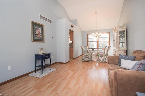 435 Pemberton Dr, Elyria, OH 44035 photo 5