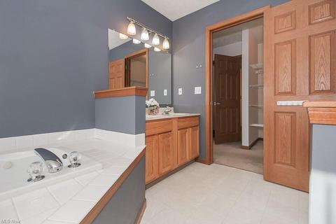 435 Pemberton Dr, Elyria, OH 44035 photo 19