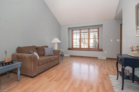 435 Pemberton Dr, Elyria, OH 44035 photo 6