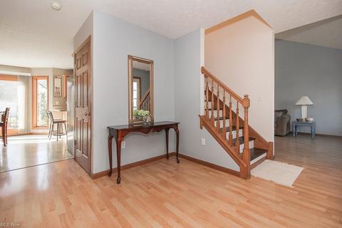 435 Pemberton Dr, Elyria, OH 44035 photo 3