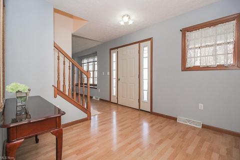435 Pemberton Dr, Elyria, OH 44035 photo 4