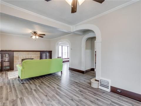 376 E Glenwood Ave, Akron, OH 44310 photo 9