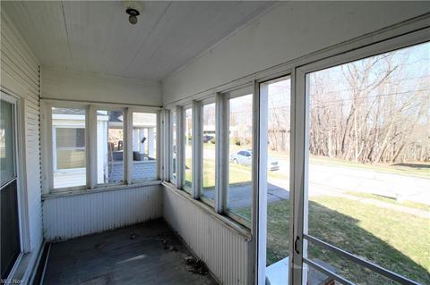 247 E Bergey St, Wadsworth, OH 44281 photo 2
