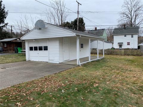 1552 E 196th St, Euclid, OH 44117 photo 4