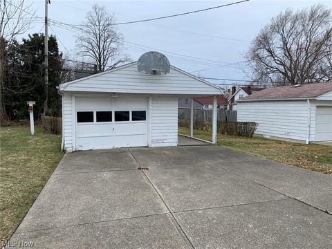 1552 E 196th St, Euclid, OH 44117 photo 3