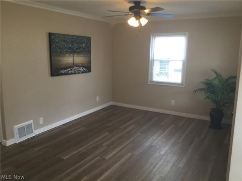 536 Princeton Ave, Elyria, OH 44035 photo 4