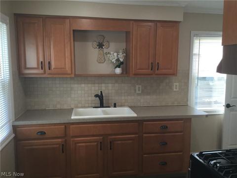 536 Princeton Ave, Elyria, OH 44035 photo 3
