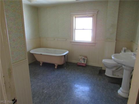 407 Thayer Ave, Ashtabula, OH 44004 photo 17