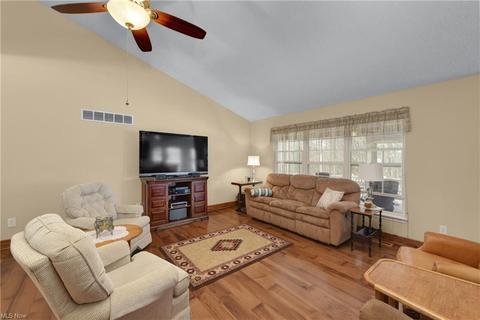 5232 Cardinal Ct, Lorain, OH 44053 photo 3