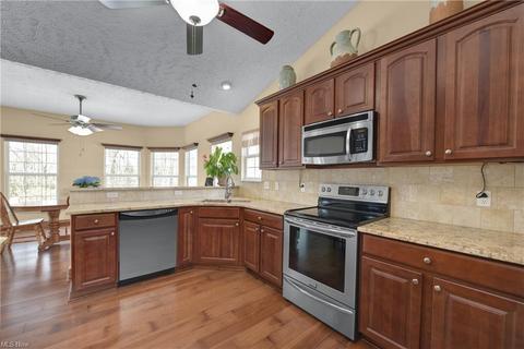 5232 Cardinal Ct, Lorain, OH 44053 photo 6