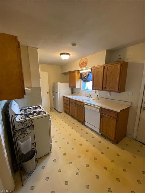 5599 State Rd, Parma, OH 44134 photo 9
