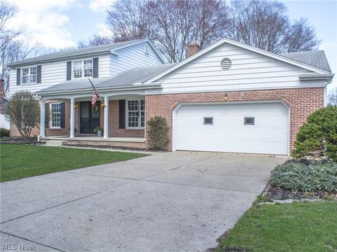 1397 Doncaster Dr, Youngstown, OH 44511 photo 2