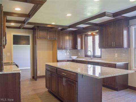 1397 Doncaster Dr, Youngstown, OH 44511 photo 9