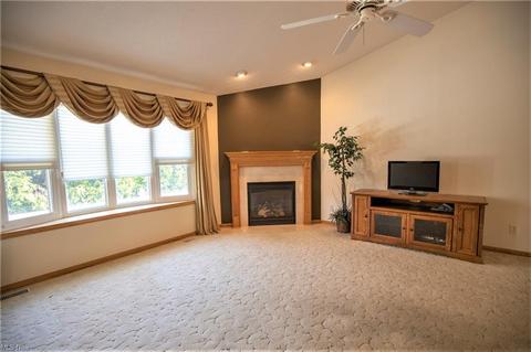 151 Falling Leaf Dr, Seven Hills, OH 44131 photo 8