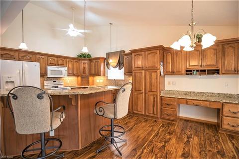 151 Falling Leaf Dr, Seven Hills, OH 44131 photo 4