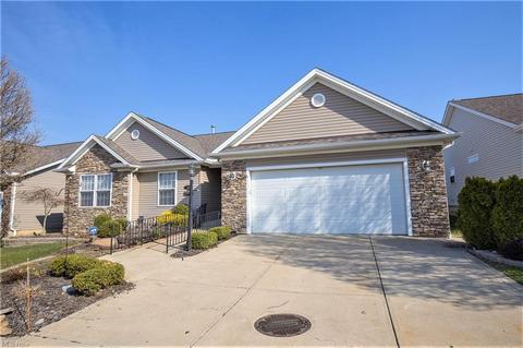 151 Falling Leaf Dr, Seven Hills, OH 44131 photo 1