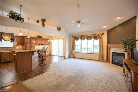 151 Falling Leaf Dr, Seven Hills, OH 44131 photo 3