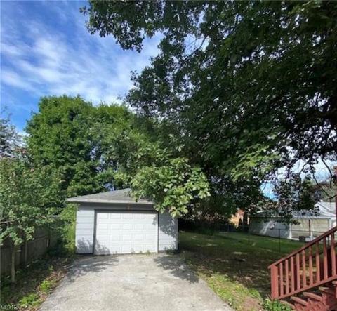 545 6th St, Struthers, OH 44471 photo 2