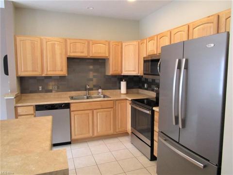 119 Ledgestone Ct, Berea, OH 44017 photo 8