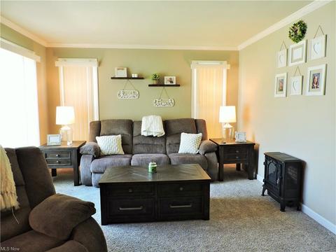 2121 Lorimer Rd, Parma, OH 44134 photo 2