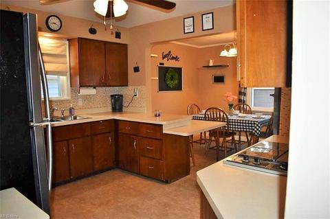 2121 Lorimer Rd, Parma, OH 44134 photo 6