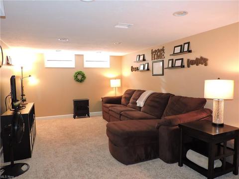 2121 Lorimer Rd, Parma, OH 44134 photo 4