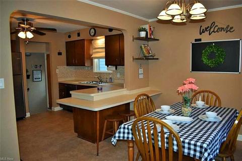 2121 Lorimer Rd, Parma, OH 44134 photo 3