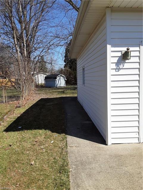 8533 Grenway Dr, Mentor, OH 44060 photo 24