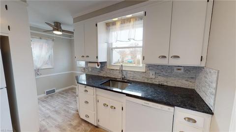 114 E 207th St, Euclid, OH 44123 photo 8
