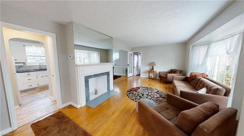 114 E 207th St, Euclid, OH 44123 photo 3