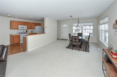 5095 Cheltenham Dr, Lyndhurst, OH 44124 photo 4