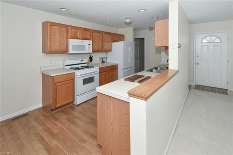 5095 Cheltenham Dr, Lyndhurst, OH 44124 photo 6