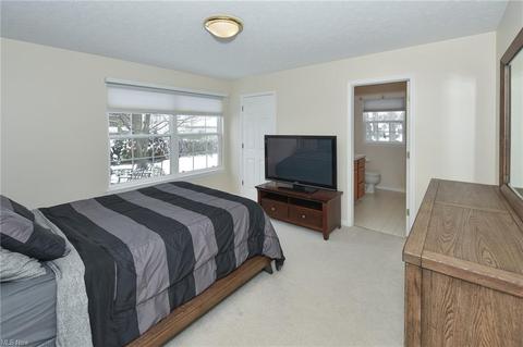 5095 Cheltenham Dr, Lyndhurst, OH 44124 photo 17
