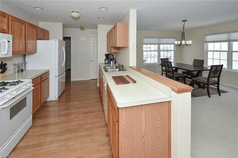 5095 Cheltenham Dr, Lyndhurst, OH 44124 photo 7