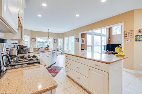 5455 Pine Ln, Solon, OH 44139 photo 9