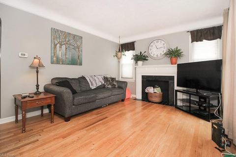 4106 Maplecrest Ave, Parma, OH 44134 photo 2