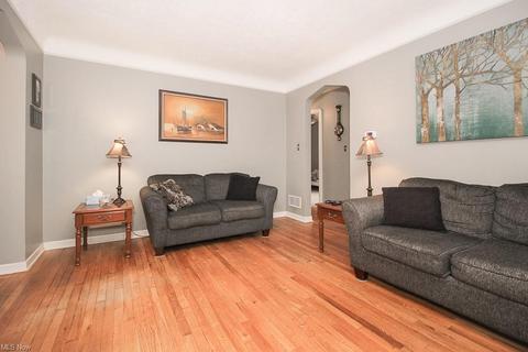 4106 Maplecrest Ave, Parma, OH 44134 photo 3