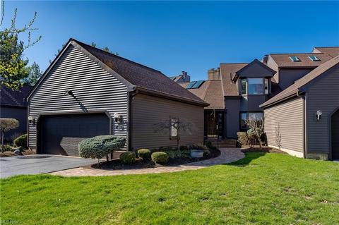 1407 Harbor Dr NW, Canton, OH 44708 photo 1