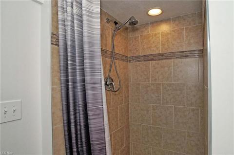 30042 Barjode Rd, Willowick, OH 44095 photo 22