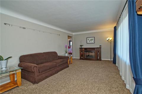 30042 Barjode Rd, Willowick, OH 44095 photo 2