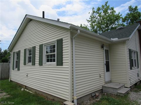 112 Forest St, Lagrange, OH 44050 photo 3