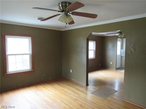 112 Forest St, Lagrange, OH 44050 photo 4