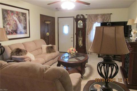 1707 Gulf Rd, Elyria, OH 44035 photo 4