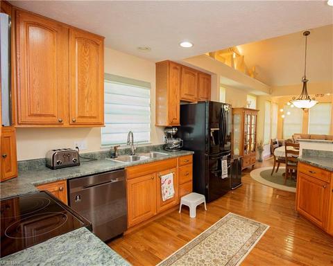 6882 Roe Ln, Lorain, OH 44053 photo 17