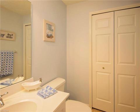 6882 Roe Ln, Lorain, OH 44053 photo 32