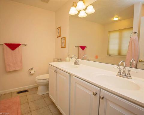 6882 Roe Ln, Lorain, OH 44053 photo 22