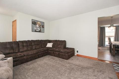 448 Windsor Dr, Elyria, OH 44035 photo 6