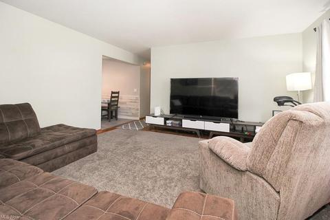 448 Windsor Dr, Elyria, OH 44035 photo 5