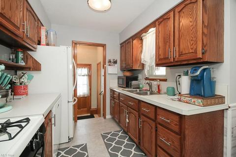 448 Windsor Dr, Elyria, OH 44035 photo 8